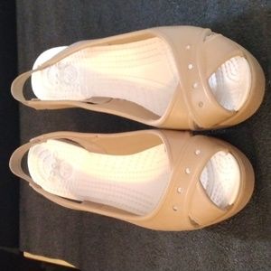 Crocs women's tan and white wedge heel SZ 7